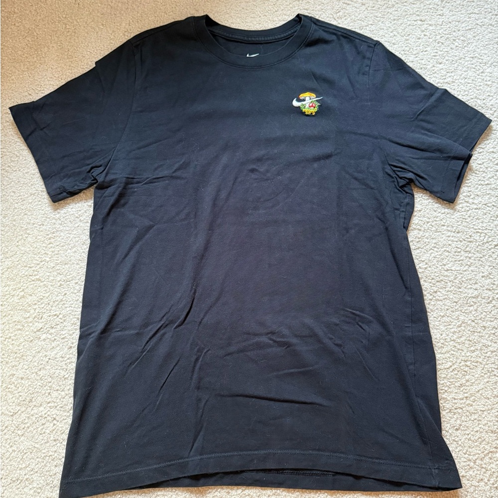 Men’s Nike Black Graphic Men's Tee. Large